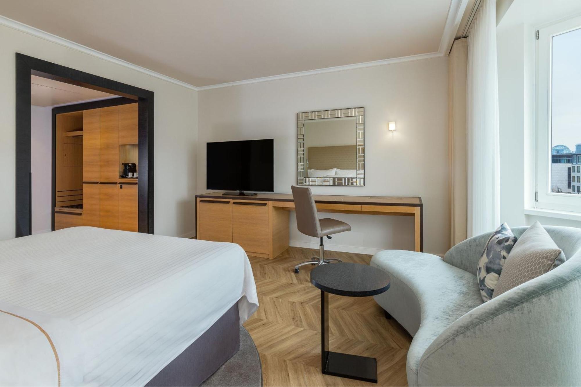 Superior Panoramic King Room